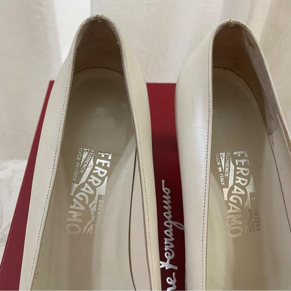 👠 Salvatore Ferragamo Two tone Pumps👠 - Picture 5 of 9